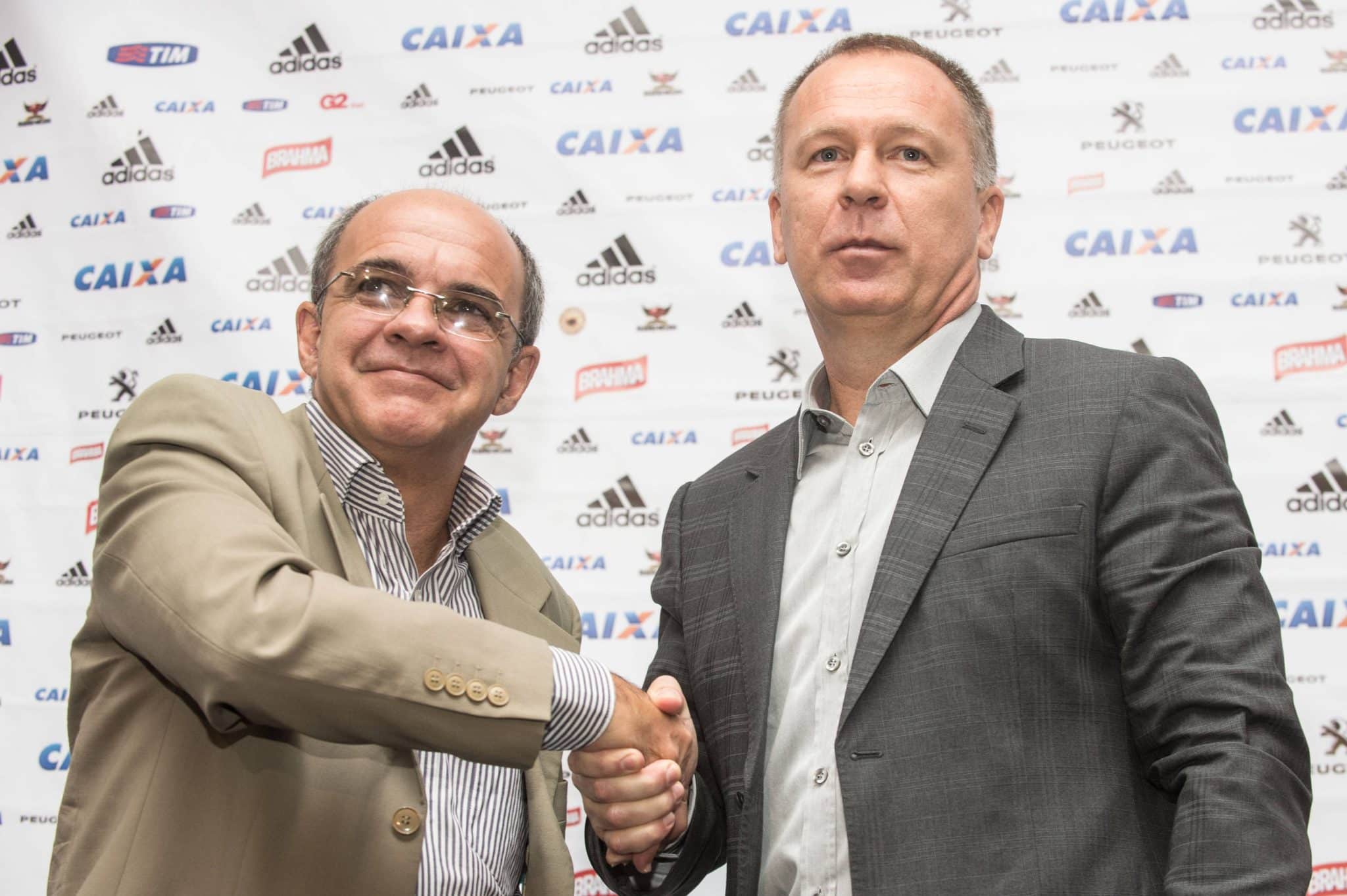 Mano Menezes com Eduardo Bandeira de Mello em sua apresenta&ccedil;&atilde;o no Flamengo, em 2013 - Foto: IMAGO