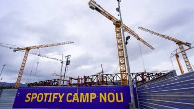 De novo? Briga entre oper&aacute;rios em obras do est&aacute;dio do Barcelona termina com 6 feridos