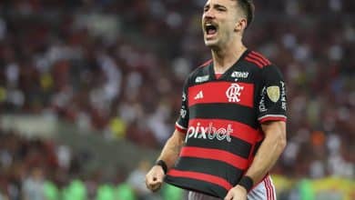 Fabr&iacute;cio Bruno quase foi, mas &eacute; hora de outro zagueiro do Flamengo ter moral na Europa