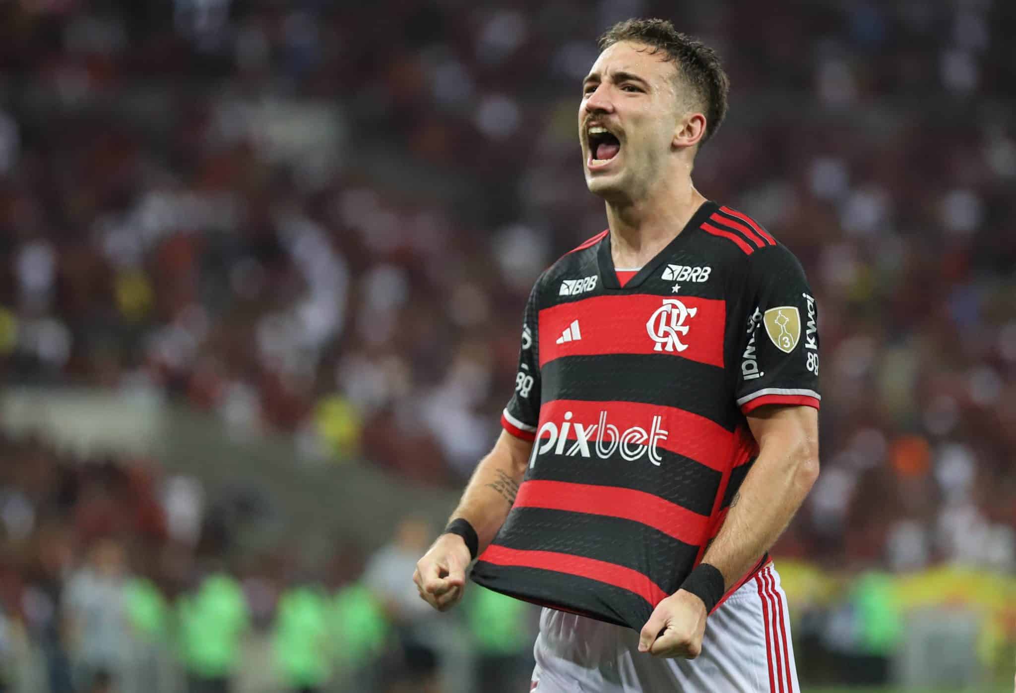 Fabr&iacute;cio Bruno quase foi, mas &eacute; hora de outro zagueiro do Flamengo ter moral na Europa