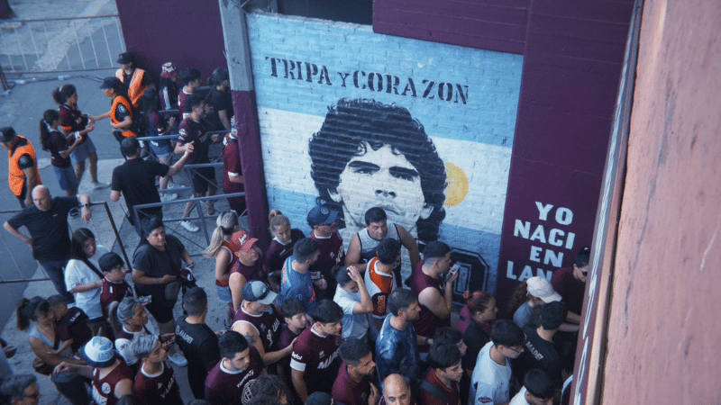O que há por trás da homenagem do Lanús a Maradona antes de jogo contra o Cruzeiro?