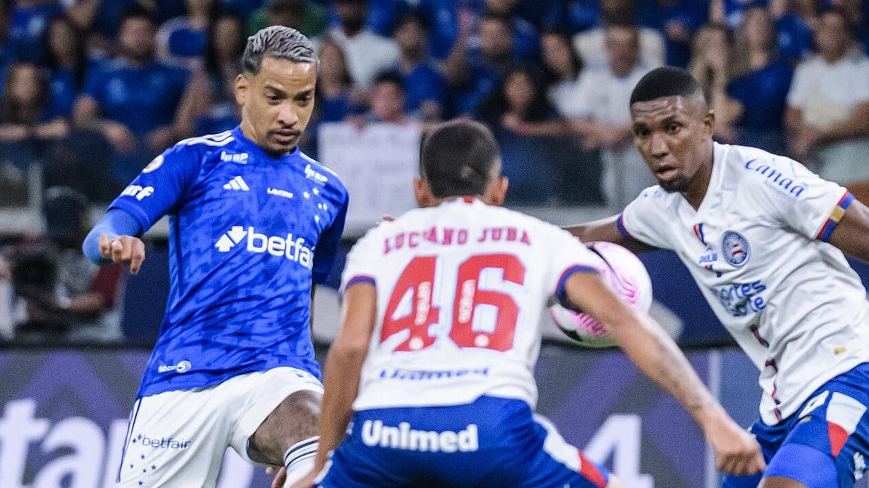 Nem magia de Matheus Pereira faz Diniz desencantar, e Cruzeiro e Bahia ficam no empate