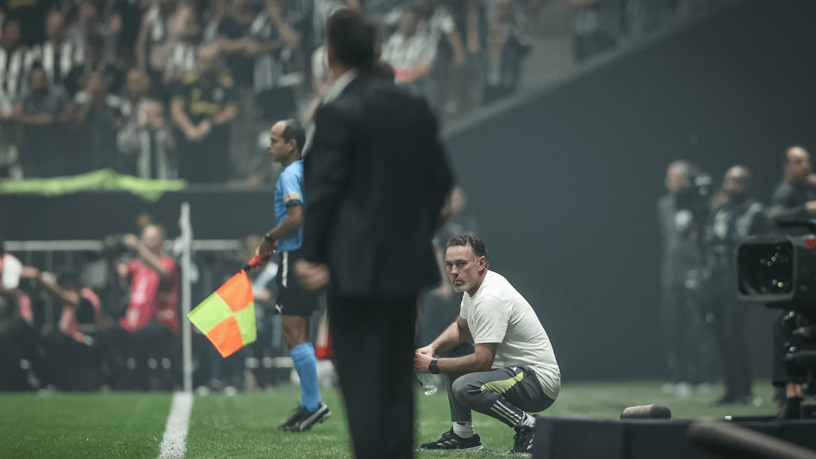Milito foca em Gallardo em Galo x River