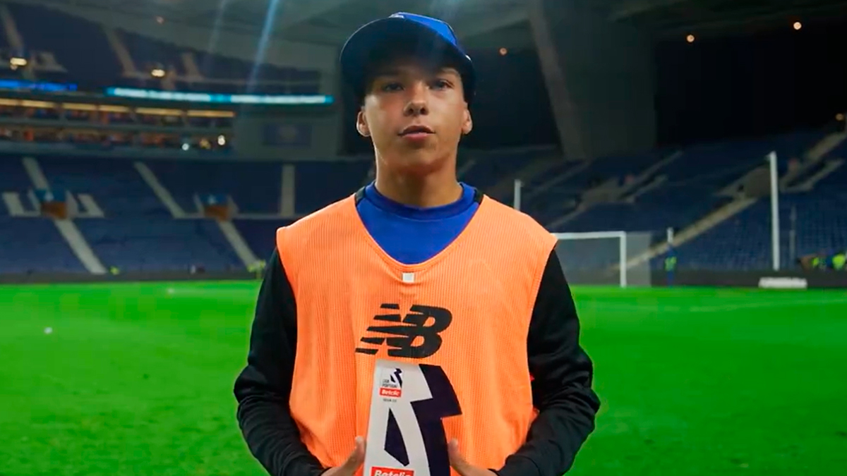 Personagem inesperado recebe pr&ecirc;mio de melhor em campo na vit&oacute;ria do Porto