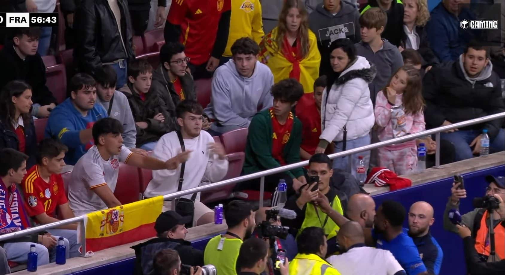 Momento em que torcedor &eacute; acusado de racismo pelos franceses