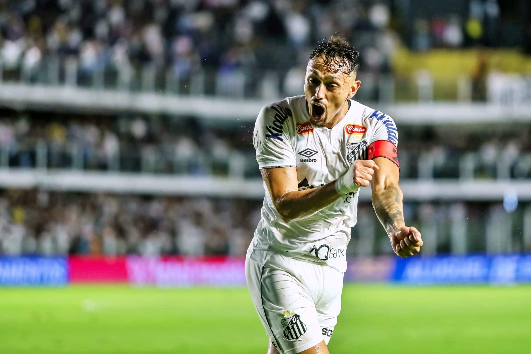 Com duas expuls&otilde;es de Pituca, Santos vence Mirassol e volta a liderar a S&eacute;rie B