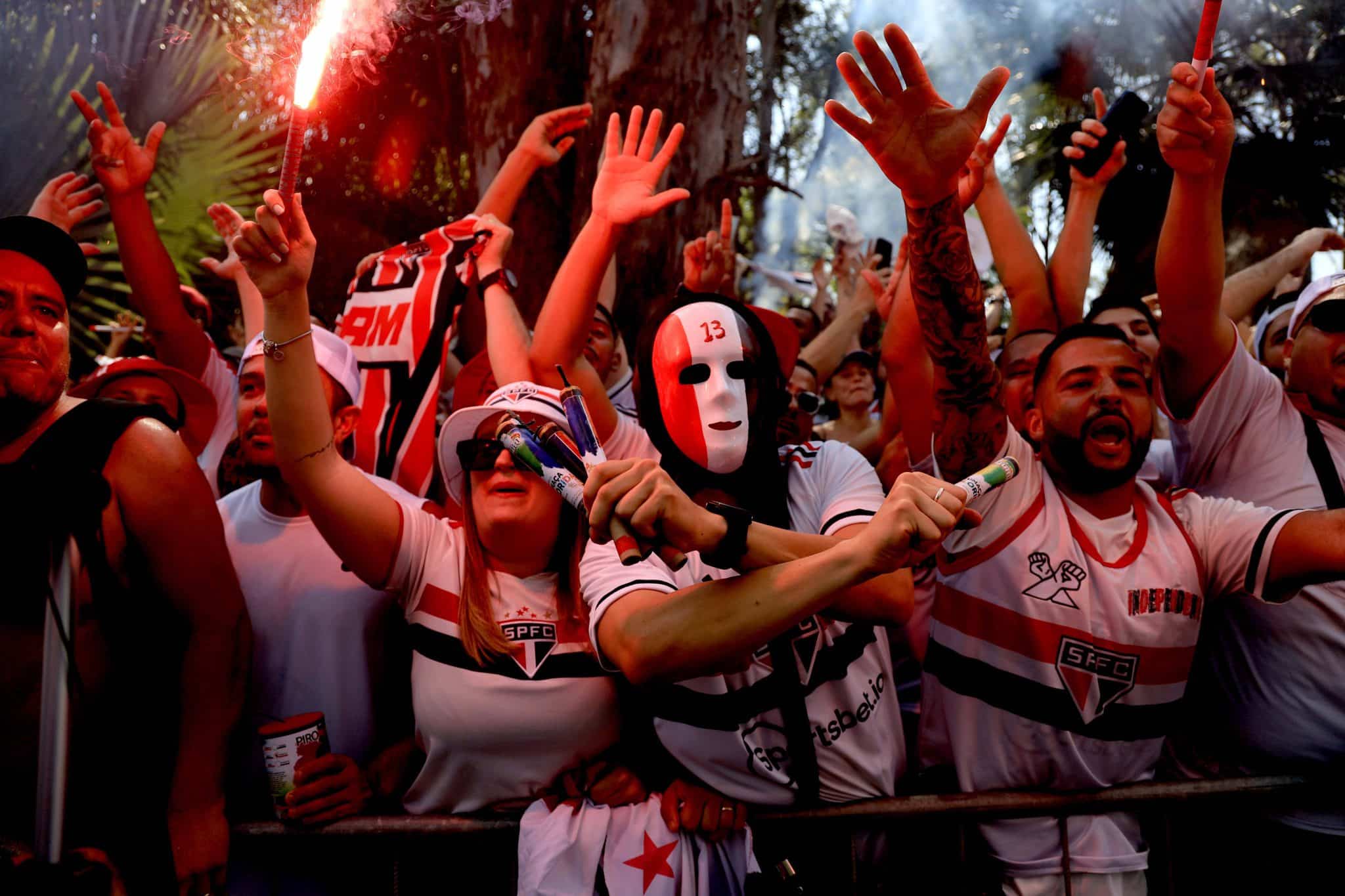 Estudo mapeia alian&ccedil;as entre torcidas do futebol brasileiro; veja lista