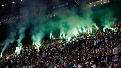 Uefa pune com mais rigor sinalizadores do que nazismo das torcidas de Barcelona e Atl&eacute;tico