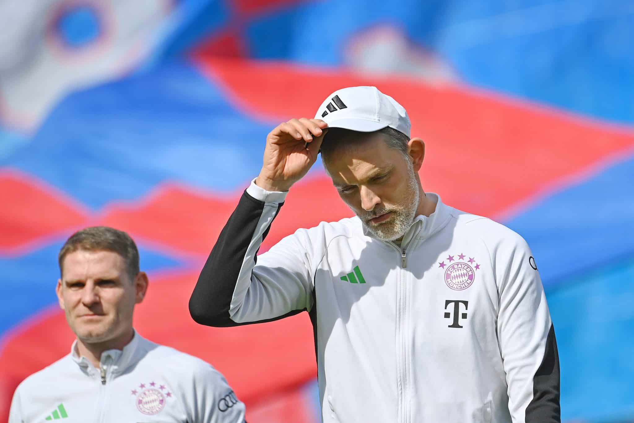 O auxiliar Anthony Barry e o t&eacute;cnico Thomas Tuchel durante jogo do Bayern de Munique