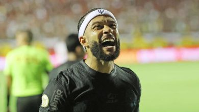 Após tanto ser salvador, Hugo Souza é salvo por Memphis e Corinthians mantém sonho