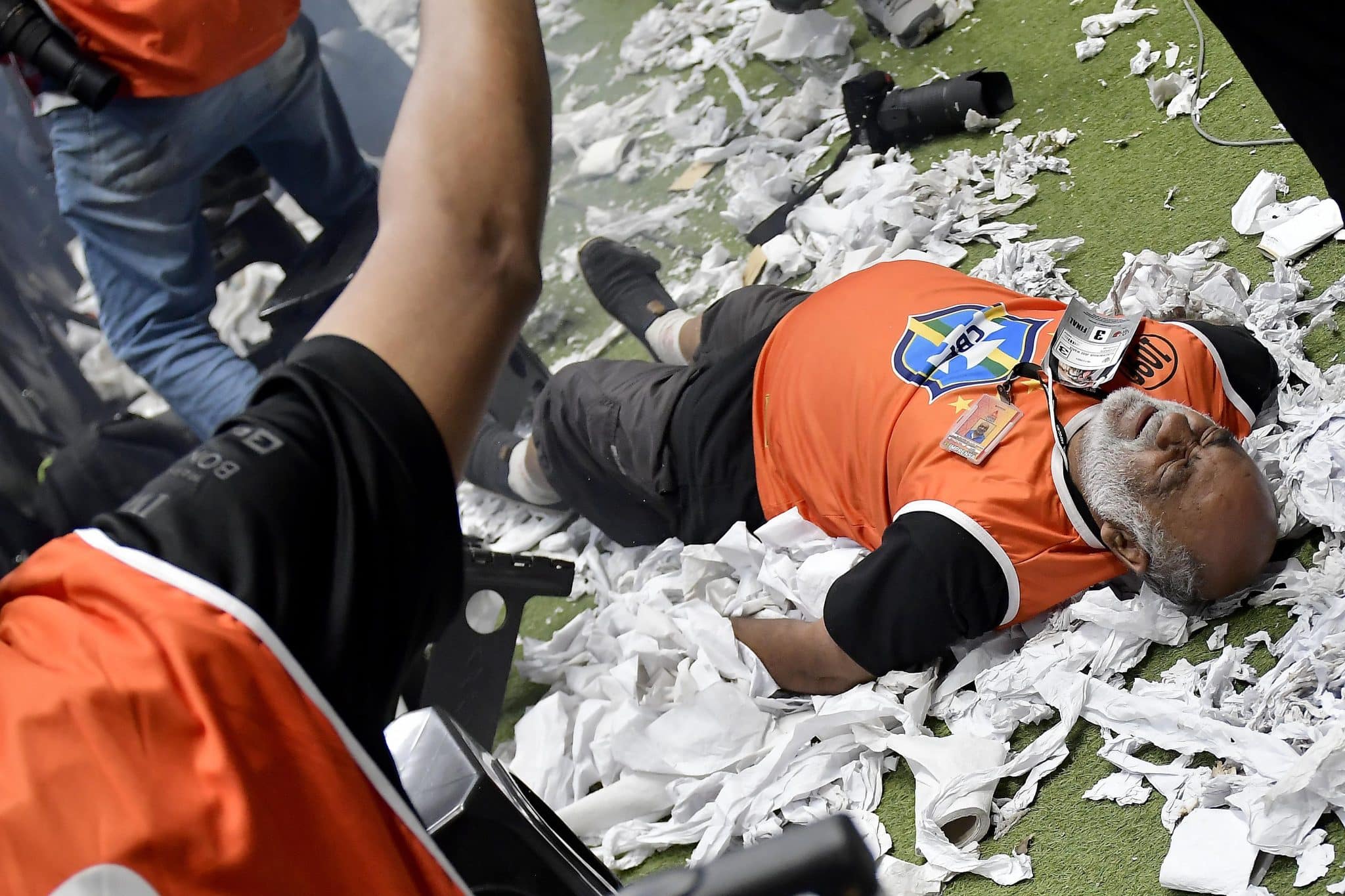 Fot&oacute;grafo ferido ap&oacute;s atos de torcedores na Arena MRV