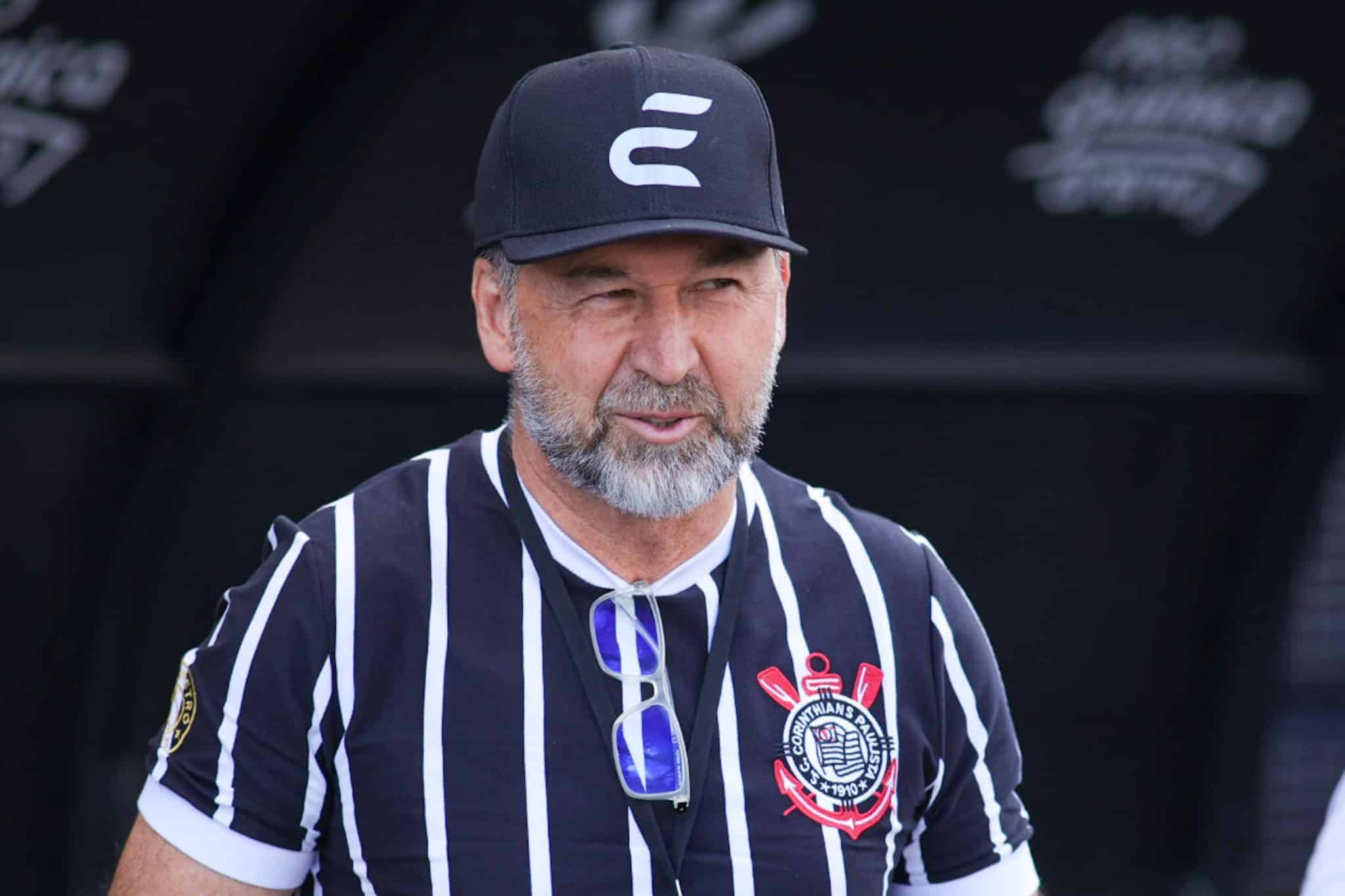 Presidente do Corinthians chama impeachment de &lsquo;golpe&rsquo; e amea&ccedil;a &lsquo;dar nome aos bois&rsquo;