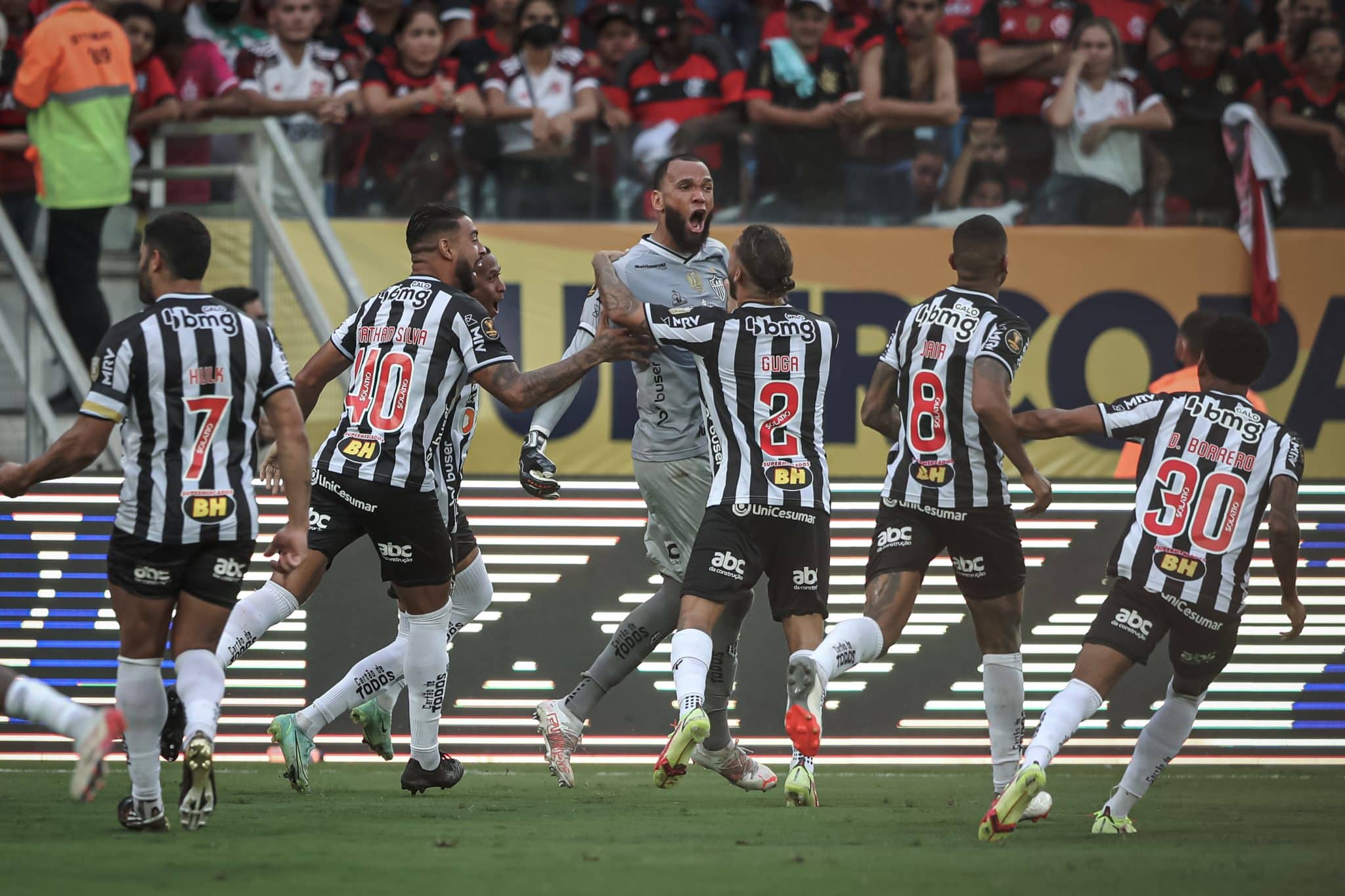 Everson foi crucial em v&aacute;rias finais, inclusive a da Supercopa contra o Flamengo