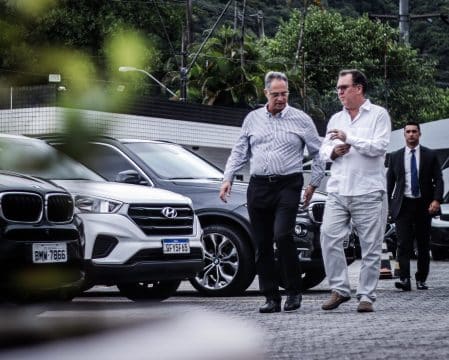 Santos: como foi a reuni&atilde;o de Teixeira com os torcedores da confus&atilde;o de s&aacute;bado