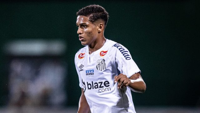 Chamado de &lsquo;novo Marcelo&rsquo; na Europa, promessa do Santos pode assinar pr&eacute;-contrato nos pr&oacute;ximos dias