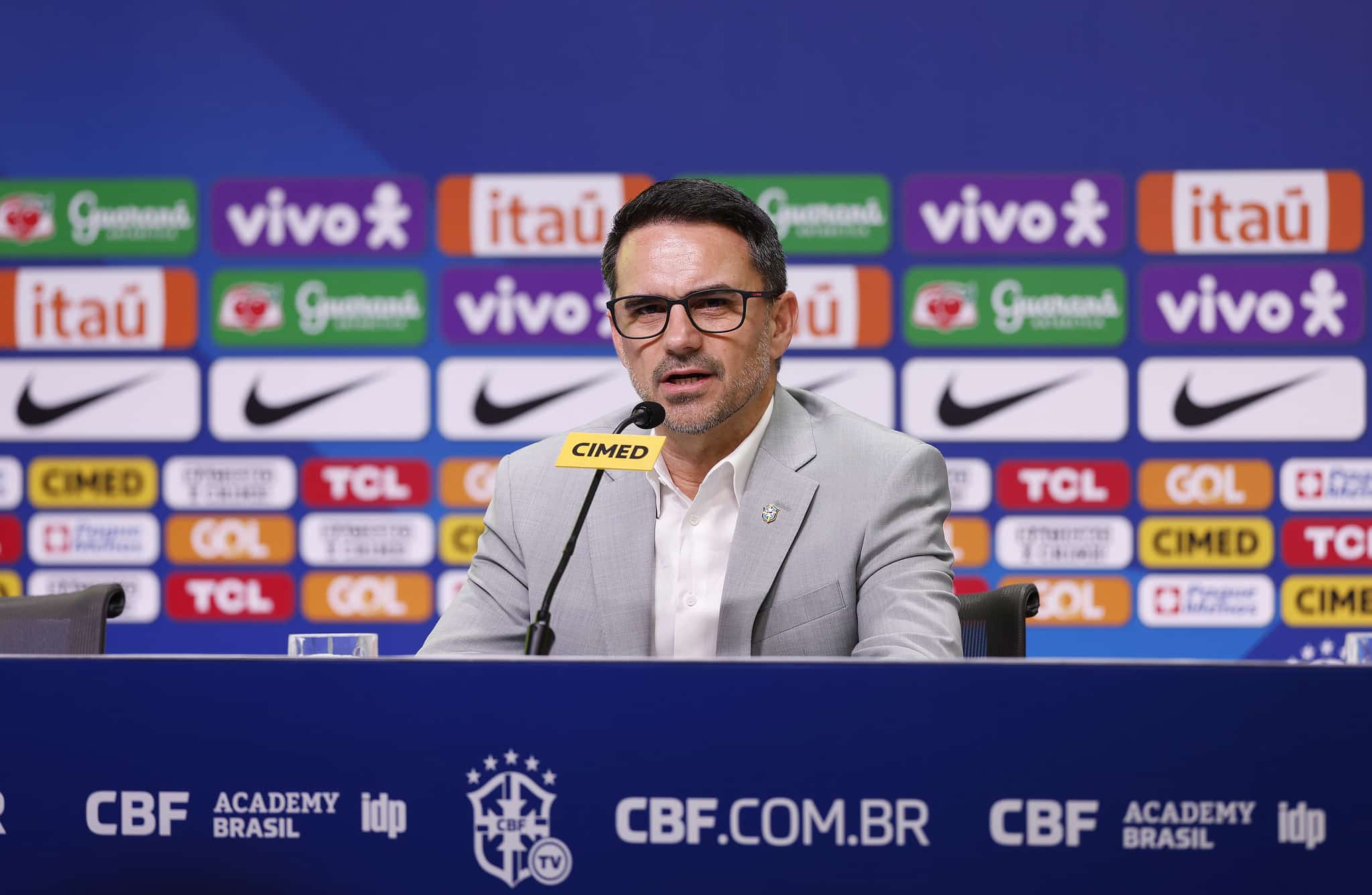 Clube do Brasileir&atilde;o procura Rodrigo Caetano e dirigente define futuro