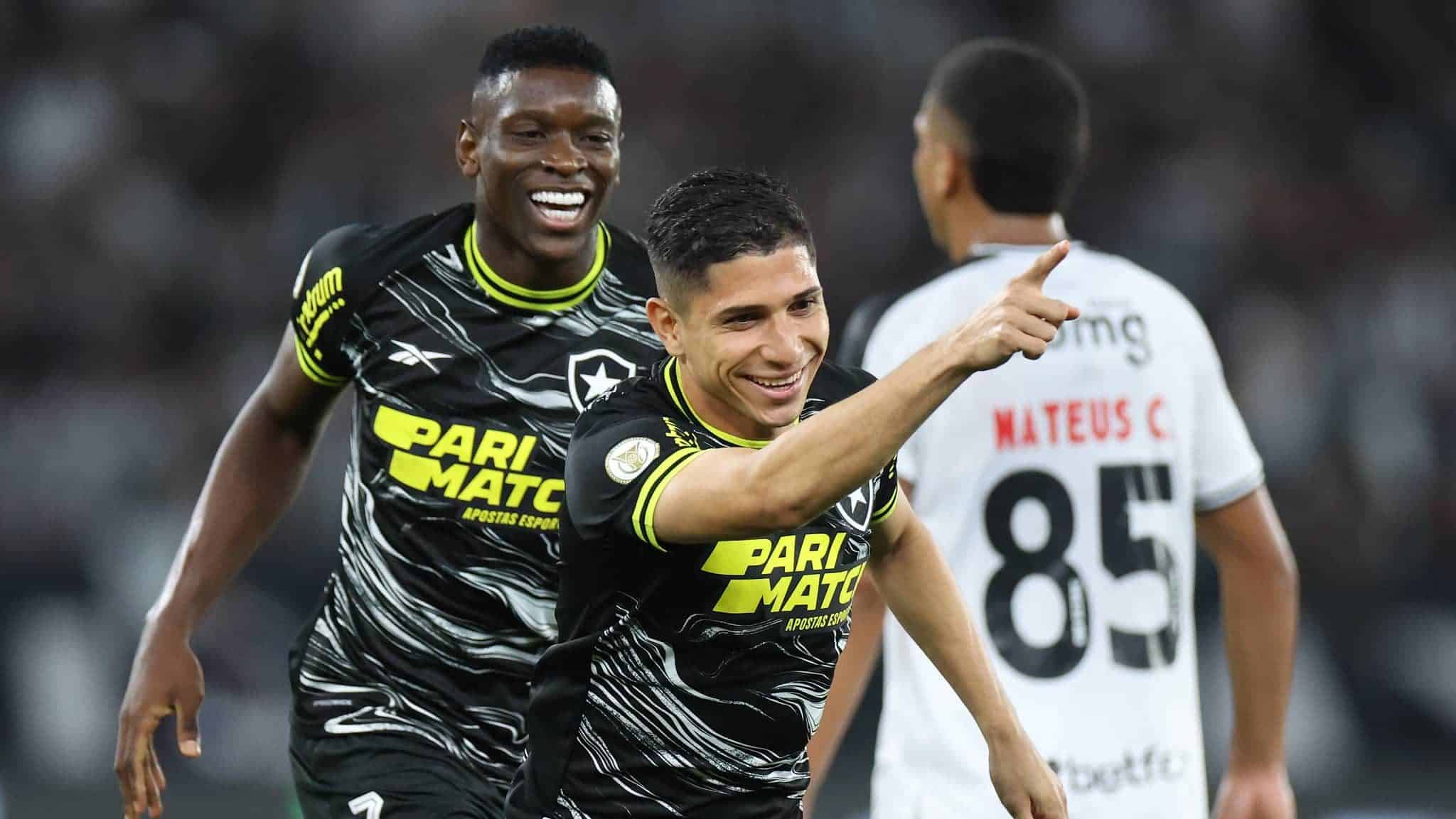 Gols perdidos n&atilde;o impediram o Botafogo de vencer o Vasco e abrir sua maior vantagem no Brasileiro