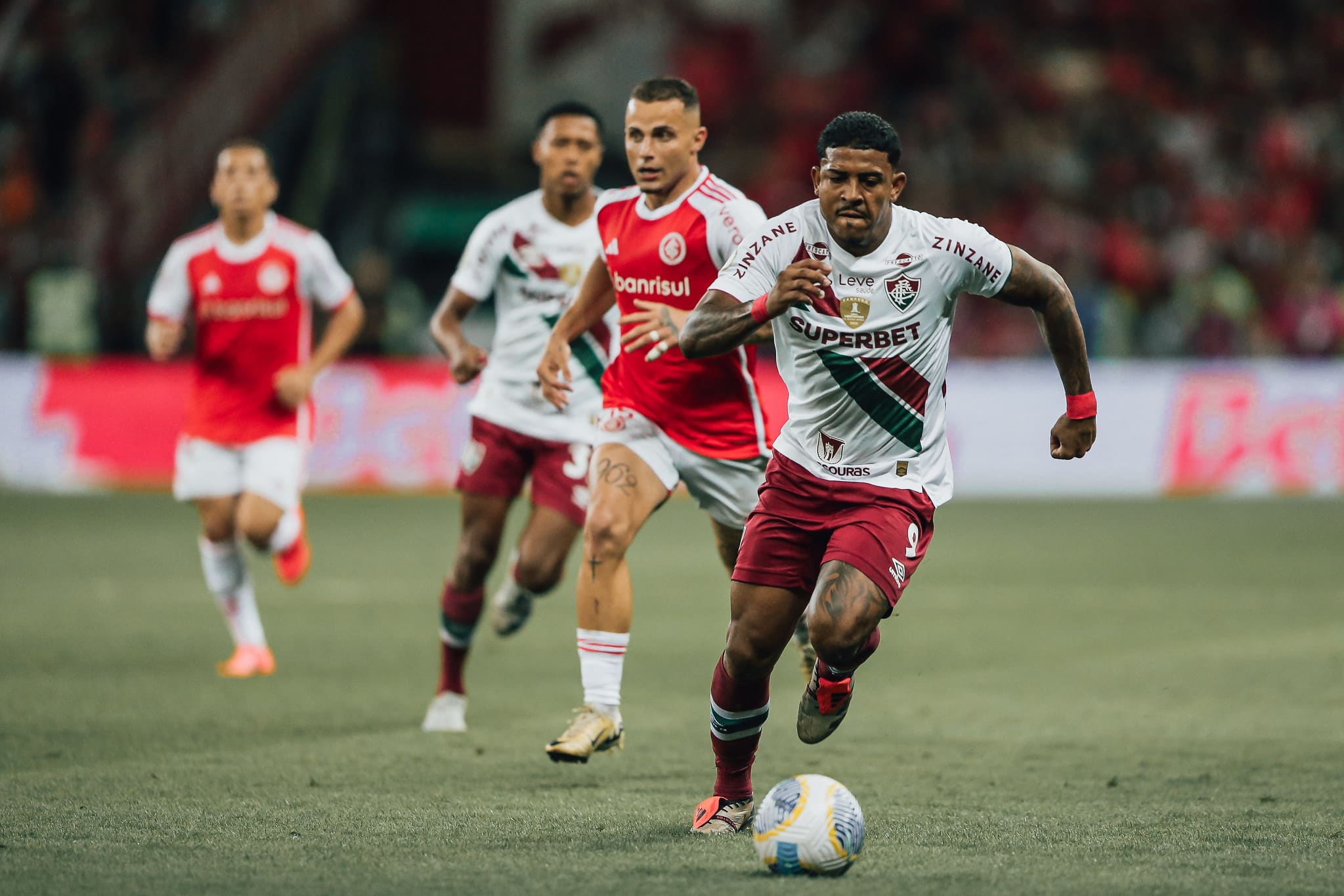 John Kennedy criou as duas melhores chances do Fluminense no jogo e foi boa not&iacute;cia na derrota para o Inter - Foto: Lucas Mer&ccedil;on/FFC