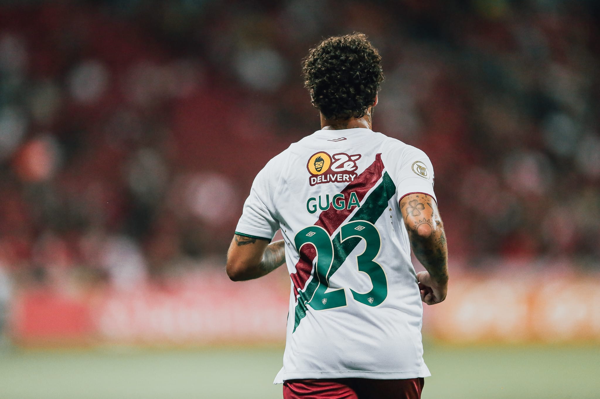 Guga foi escolhido por Mano Menezes para jogar improvisado no Fluminense, mas n&atilde;o funcionou - Foto: LUCAS MER&Ccedil;ON / FLUMINENSE F.C.