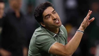 Abel ‘paz e amor’ abraça torcida e jogadores do Palmeiras e repete estratégia de 2023