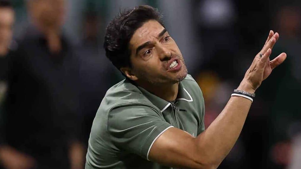 Abel &lsquo;paz e amor&rsquo; abra&ccedil;a torcida e jogadores do Palmeiras e repete estrat&eacute;gia de 2023