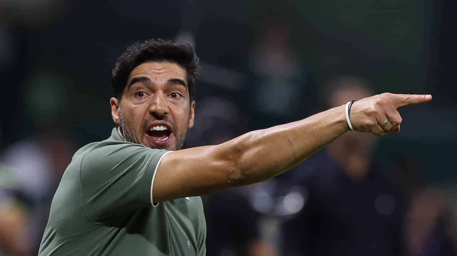 Nem parece que perdeu: Abel reconhece mau jogo do Palmeiras, mas reclama do juiz