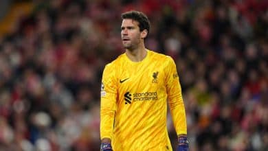 Fora contra o City, Alisson já tem previsão de retorno ao gol do Liverpool