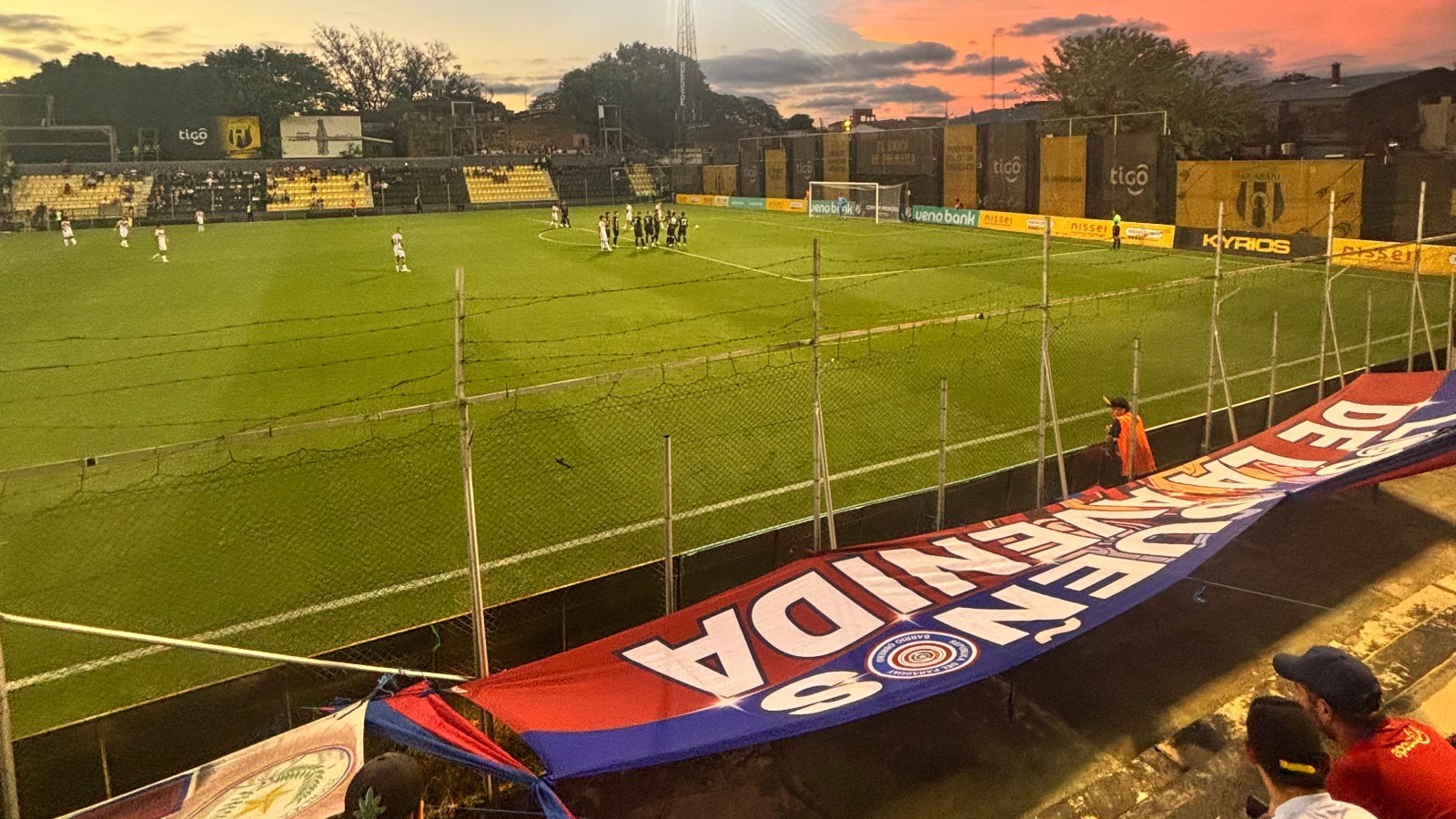 Um dia de futebol raiz no Paraguai