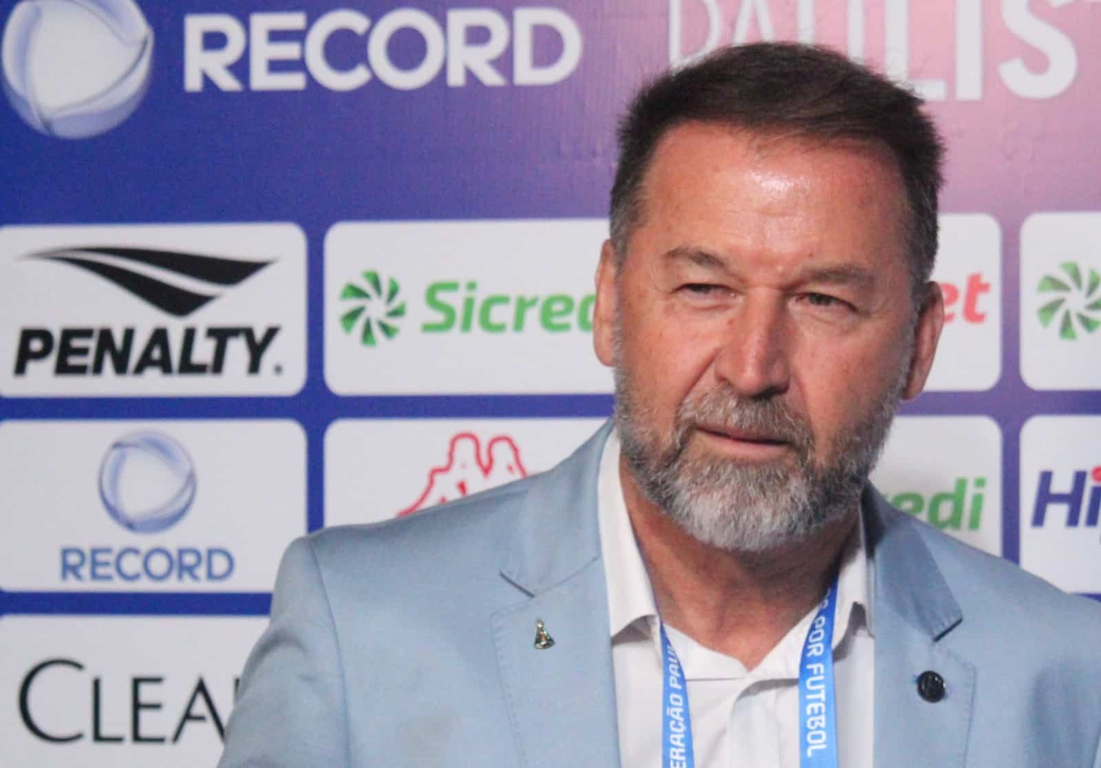 Corinthians adia reuni&atilde;o que pode definir afastamento de Augusto Melo