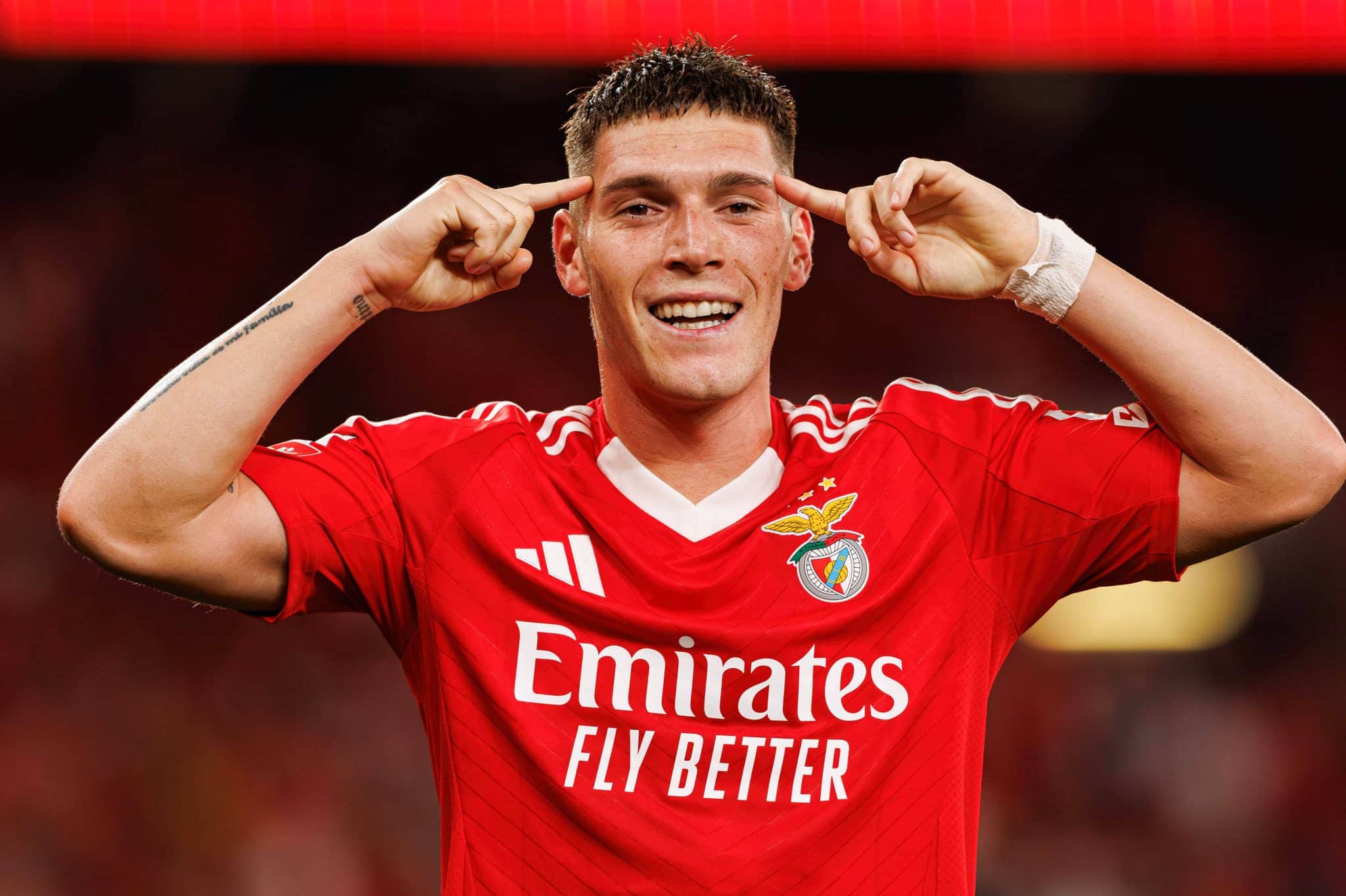 Benjam&iacute;n Rollheiser comemora gol do Benfica contra o Gil Vicente