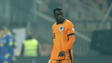 Substituto de Depay, que respondeu van Basten, marca para a Holanda em empate frustrante