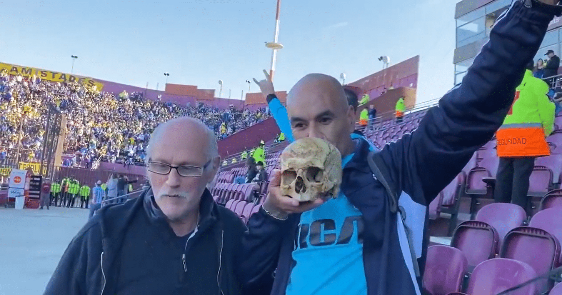 Torcedor do Racing repete ritual ao levar cr&acirc;nio do av&ocirc; em final da Sul-Americana