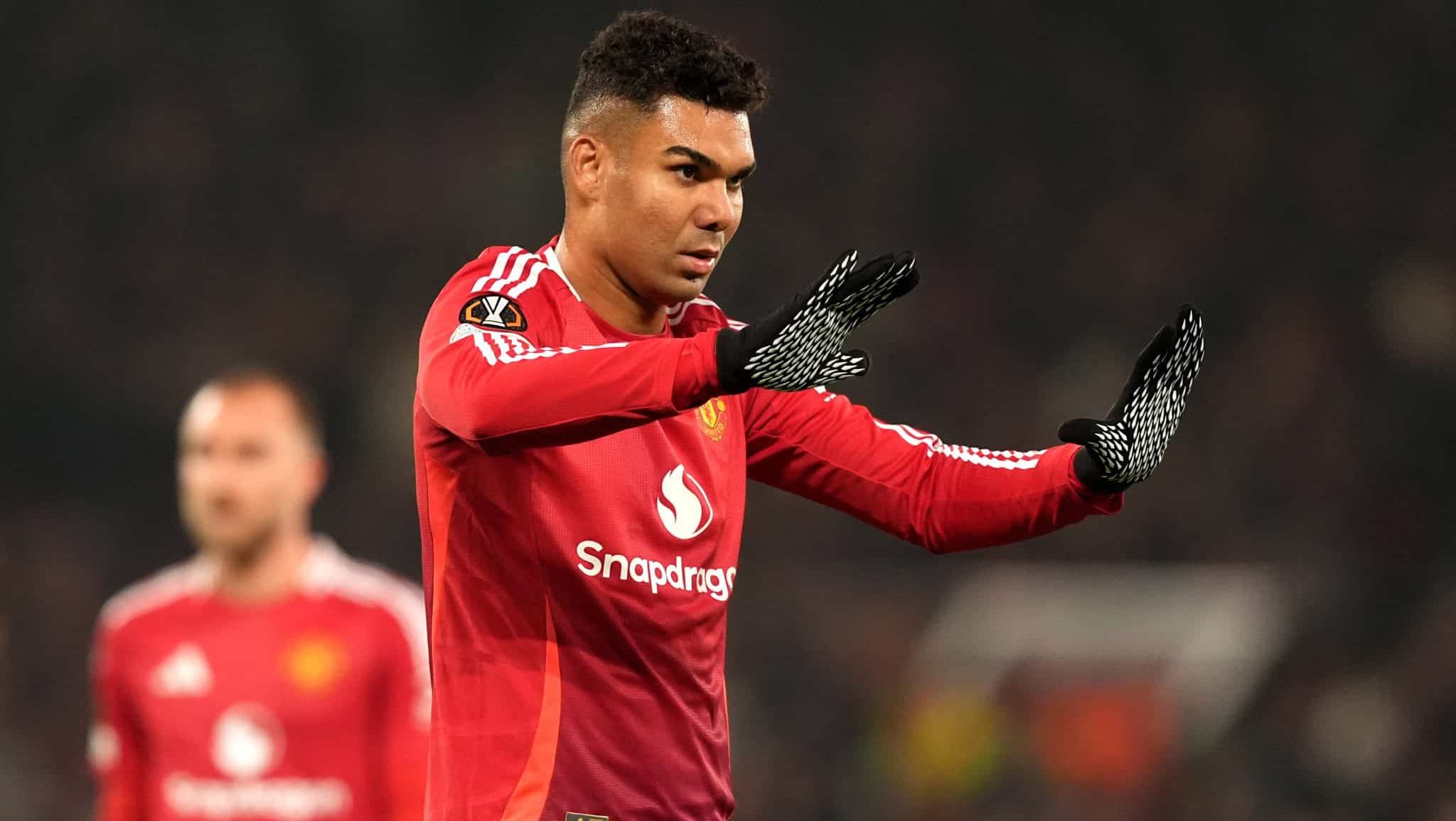 Lenda do Liverpool defende Casemiro em m&aacute; fase do United: &lsquo;&Eacute; culpa do t&eacute;cnico&rsquo;