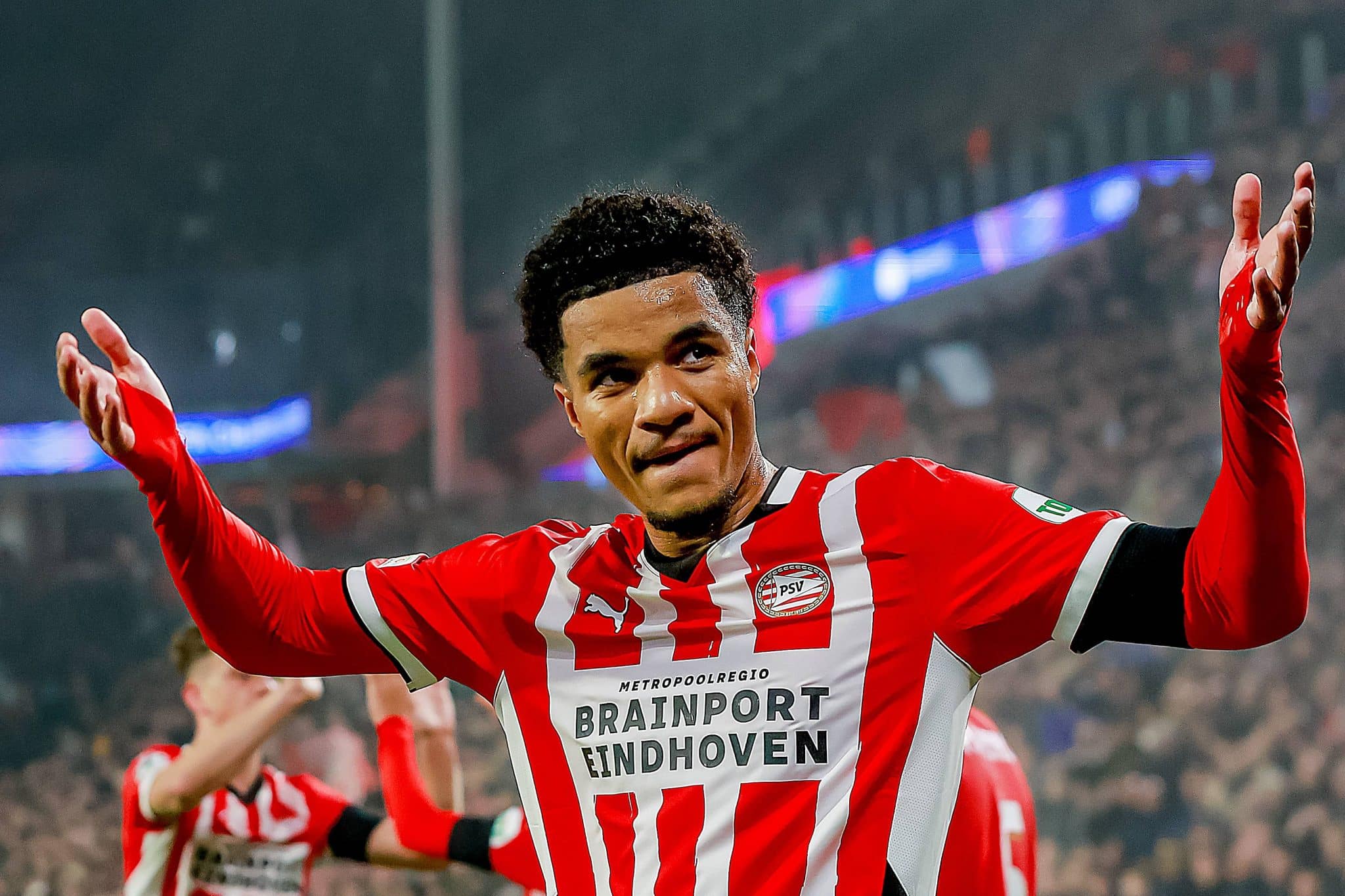 Tillman comemora segundo gol em primeira vit&oacute;ria do PSV na Champions League