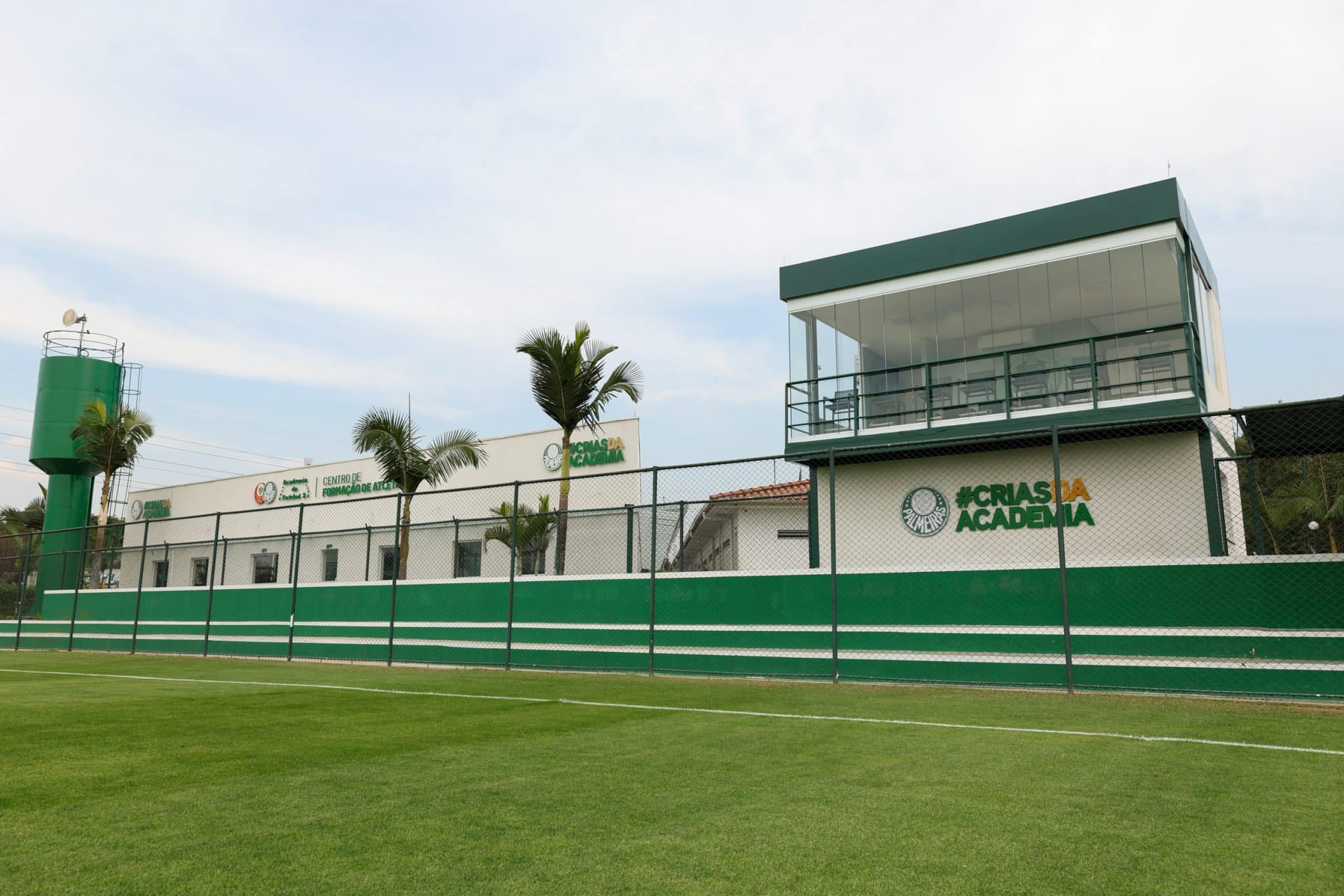 Palmeiras acolhe crian&ccedil;as dispensadas de forma pol&ecirc;mica pelo Athletico-PR