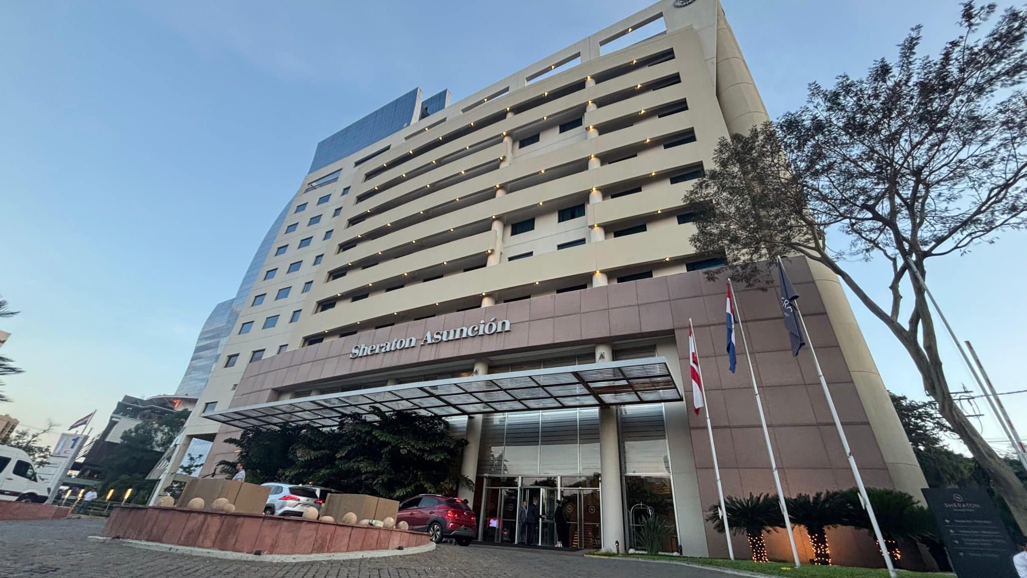 Hotel do Cruzeiro em Assun&ccedil;&atilde;o est&aacute; em &aacute;rea nobre que contrasta com resto da cidade