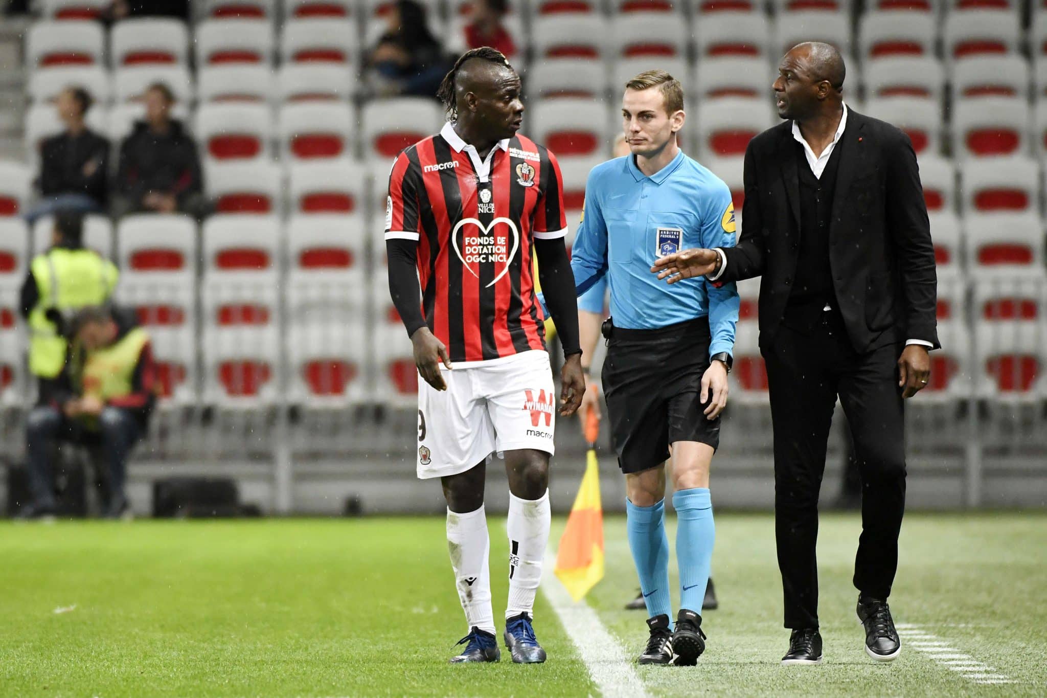 Foto: (IconSport) - Balotelli e Vieira pelo Nice, em 2018