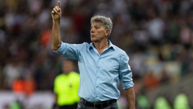 P&ecirc;nalti &lsquo;achado&rsquo; no final salva o Gr&ecirc;mio e a pele de Renato contra o Fluminense