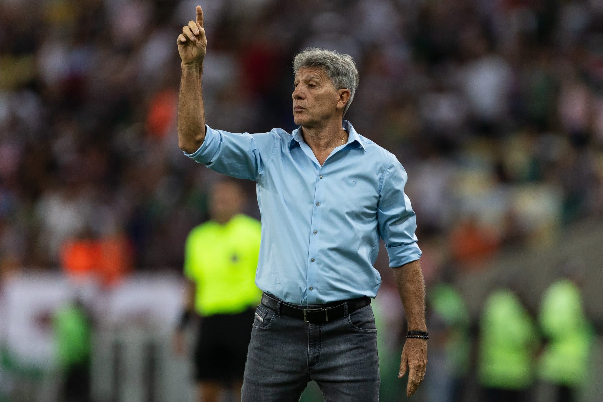 P&ecirc;nalti &lsquo;achado&rsquo; no final salva o Gr&ecirc;mio e a pele de Renato contra o Fluminense