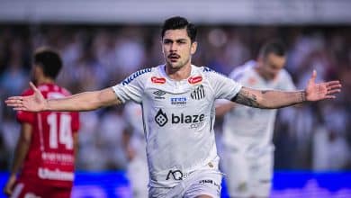 Com direito a gol redentor, Santos vence o Vila Nova e conta as horas para o acesso