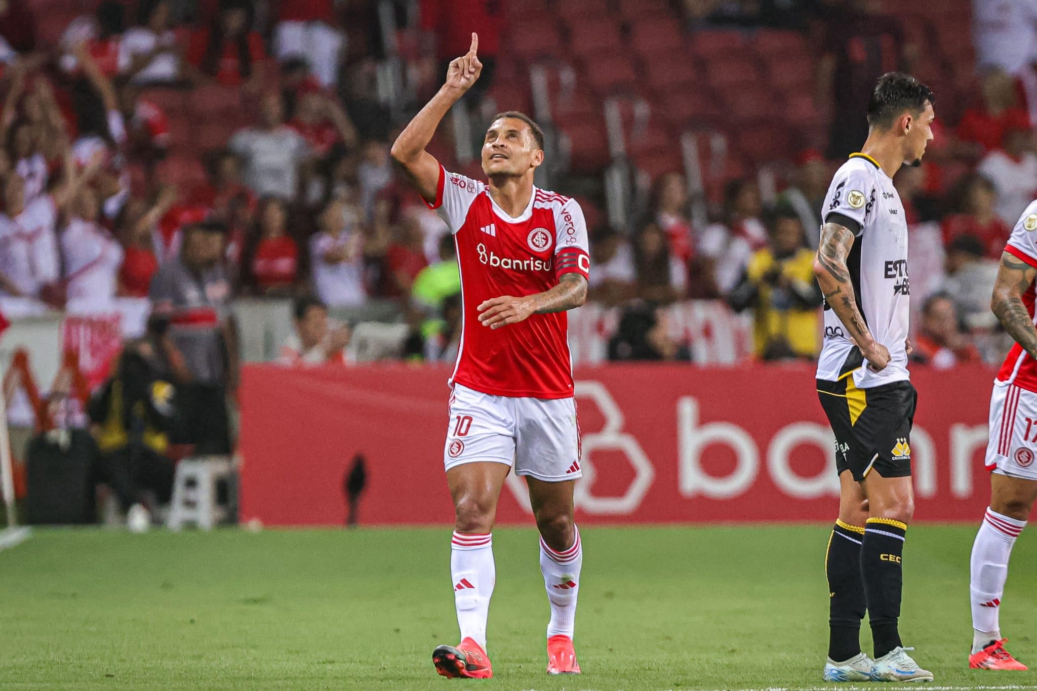 Noite de gola&ccedil;os faz Internacional voltar a dormir no G4 depois de mais de seis meses