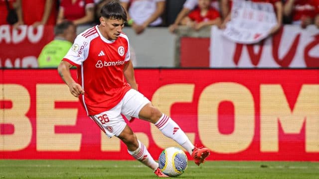 O &lsquo;momento iluminado&rsquo; de Bernabei, refer&ecirc;ncia do Inter e melhor lateral do Brasileir&atilde;o