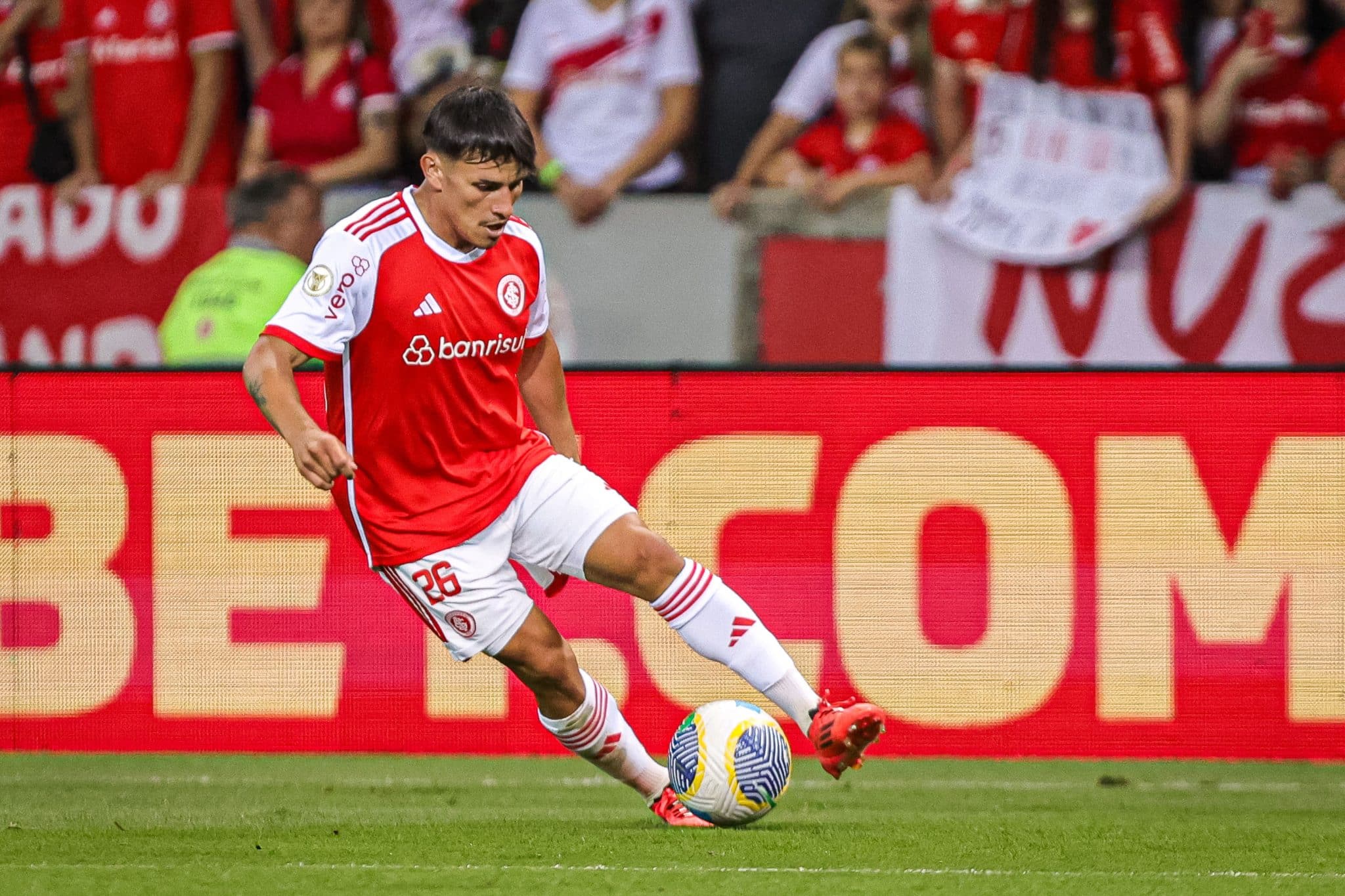 O &lsquo;momento iluminado&rsquo; de Bernabei, refer&ecirc;ncia do Inter e melhor lateral do Brasileir&atilde;o