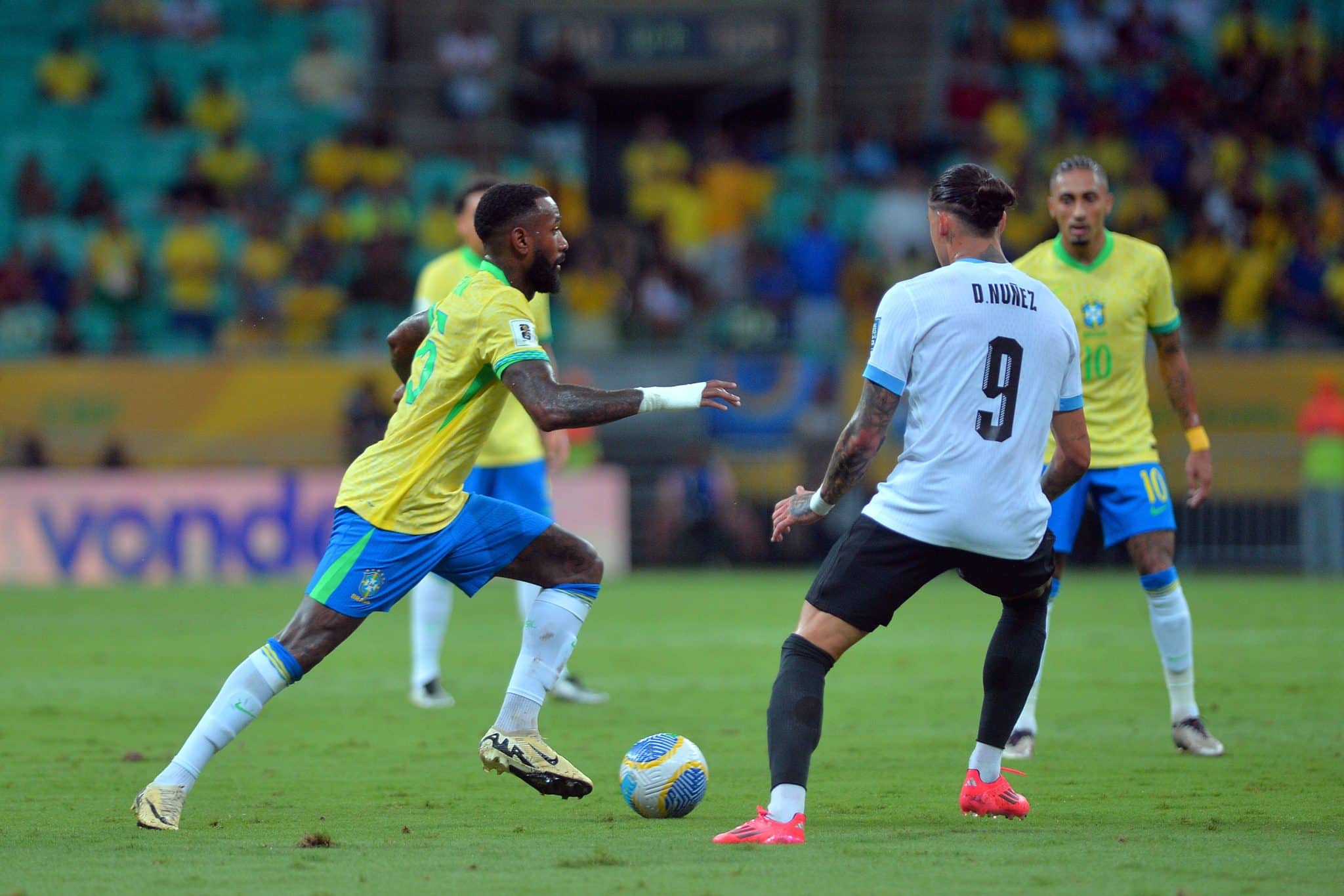 Gerson, em a&ccedil;&atilde;o contra o Uruguai