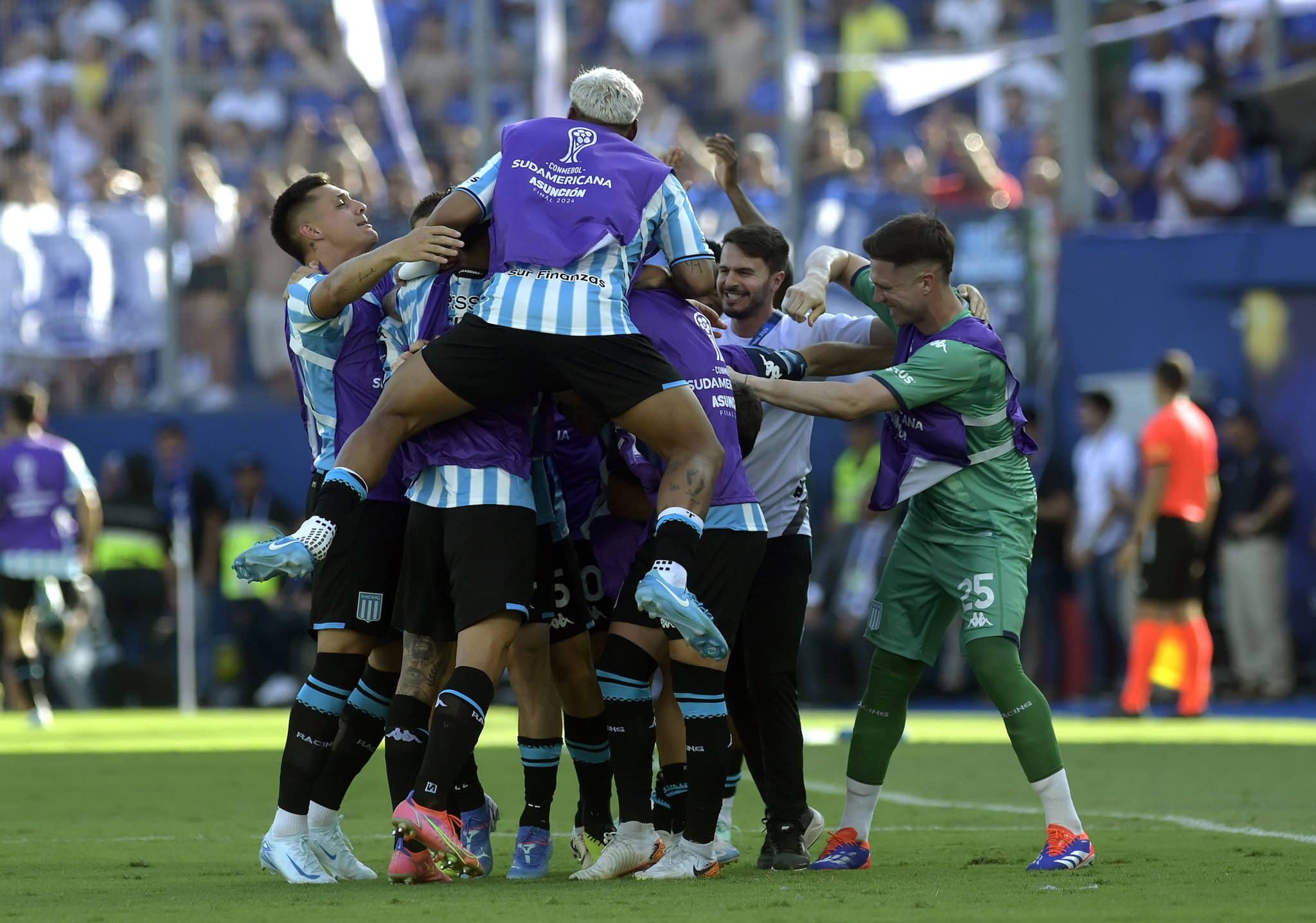 O sonho acabou: in&iacute;cio desastroso tira t&iacute;tulo da Sul-Americana do Cruzeiro