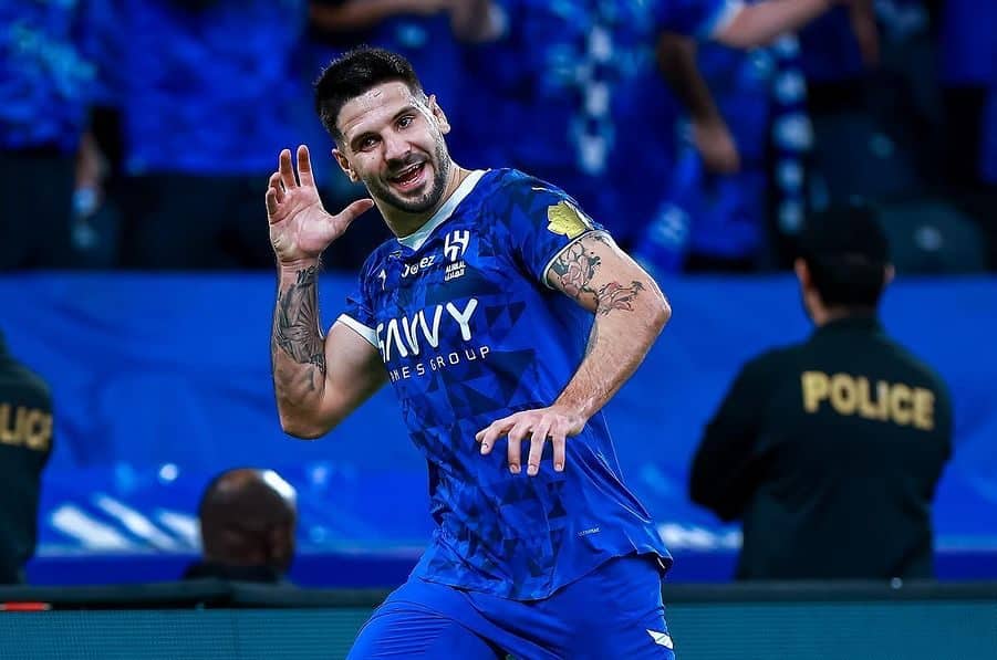 Com Mitrovic impiedoso, Al-Hilal volta a mostrar solidez na aus&ecirc;ncia de Neymar