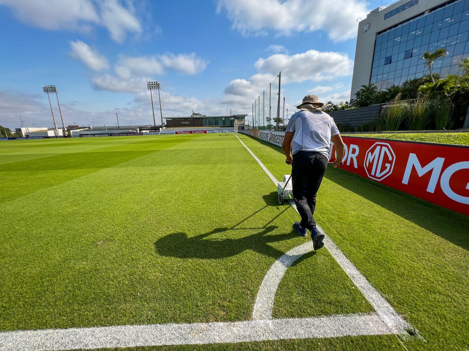 O belo gramado do Centro de Treinamentos da Conmebol, que fica &agrave; disposi&ccedil;&atilde;o dos clubes e sele&ccedil;&otilde;es filiados