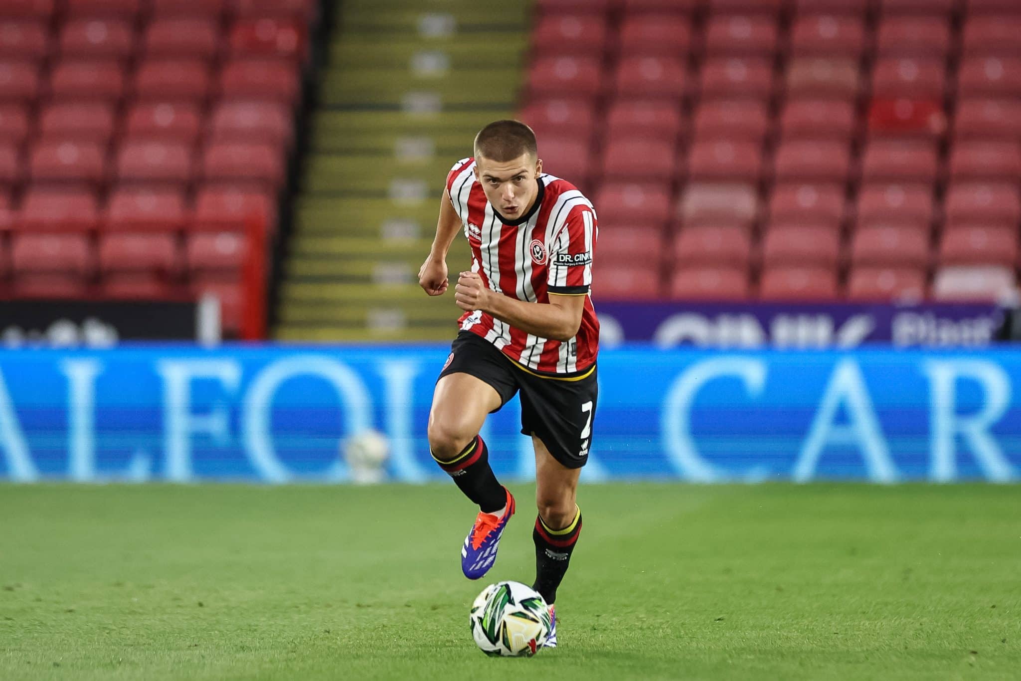 Alfie Gilchrist, defensor do Chelsea, est&aacute; emprestado ao Sputhampton e sonha com chance na equipe principal dos Blues na Premier League