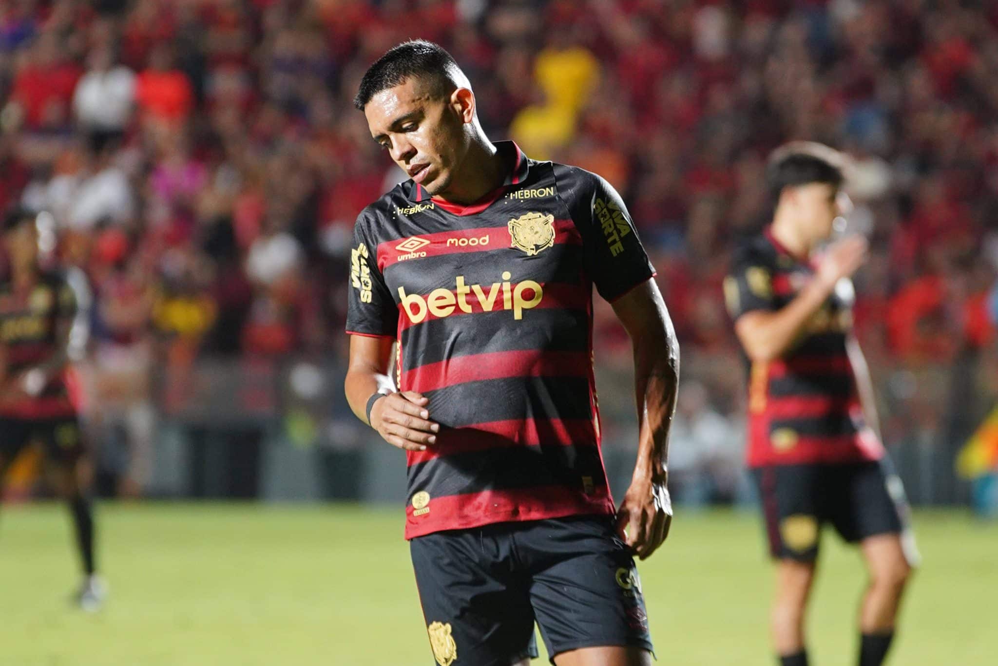 Sport ter&aacute; de pontuar contra o Santos e torcer por trope&ccedil;os dos concorrentes para sair da S&eacute;rie B