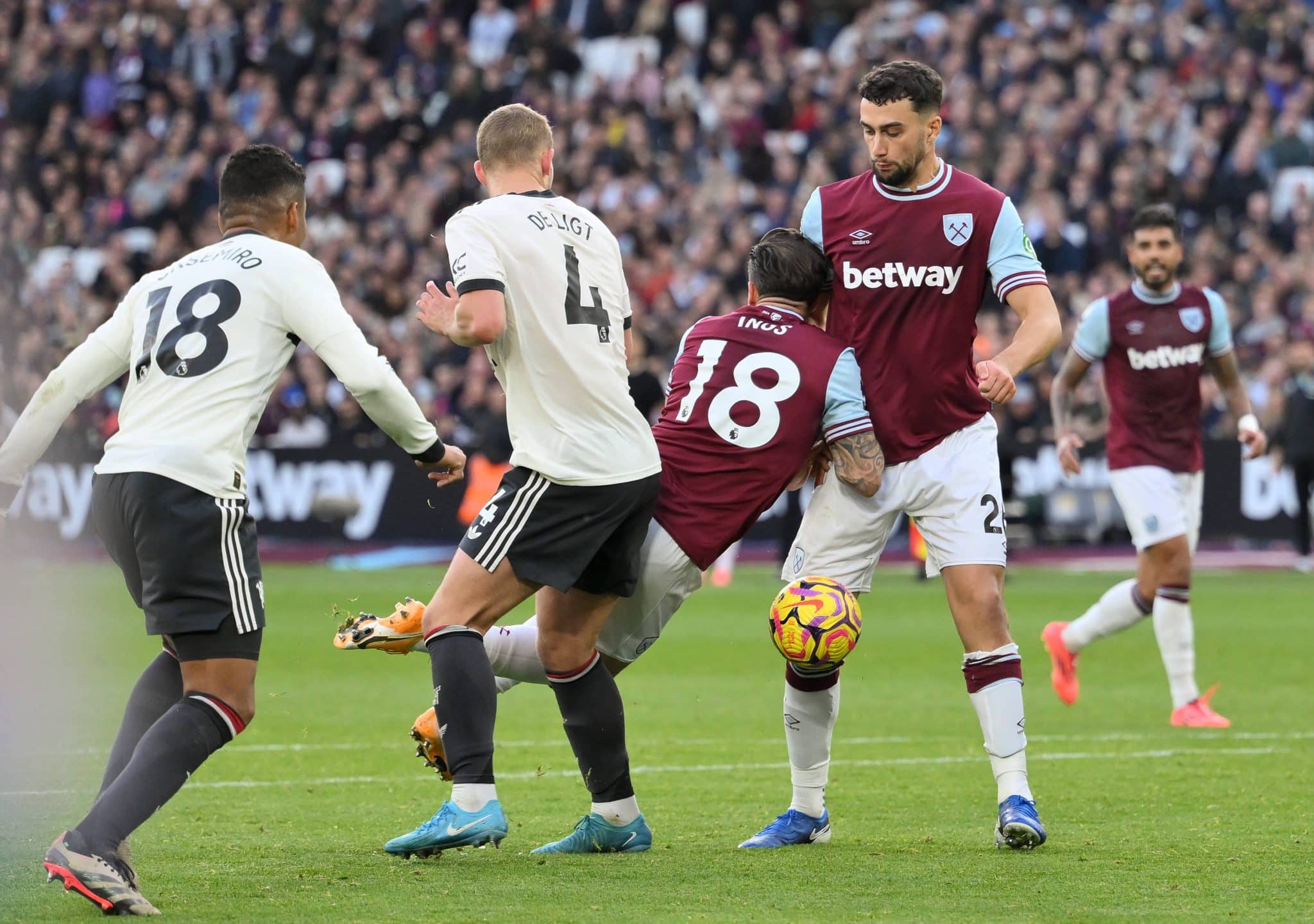 Jogo que culminou na demiss&atilde;o de Ten Hag do Manchester United foi definido com p&ecirc;nalti pol&ecirc;mico